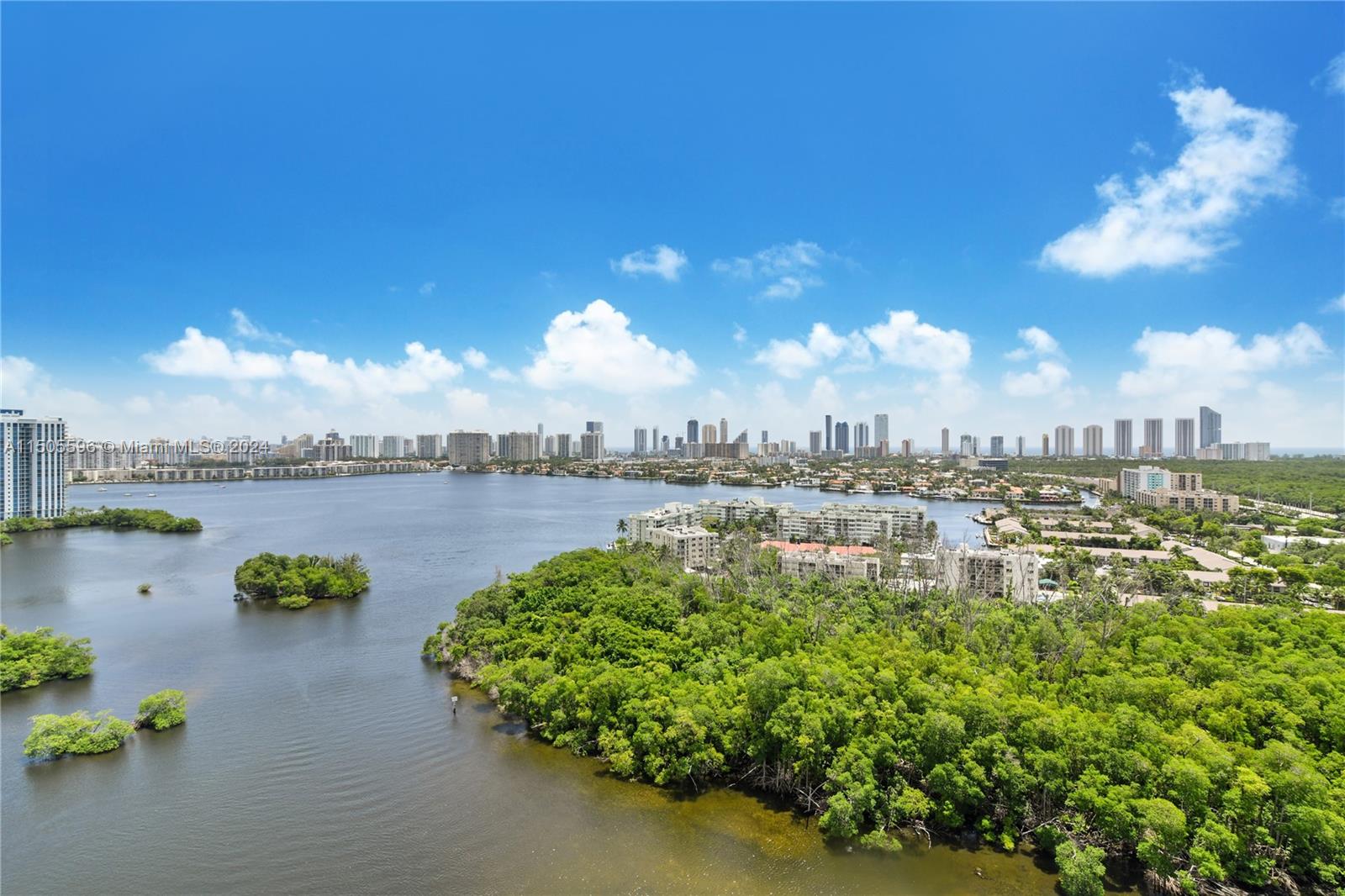 THE HARBOUR SOUTH CONDO - Residential