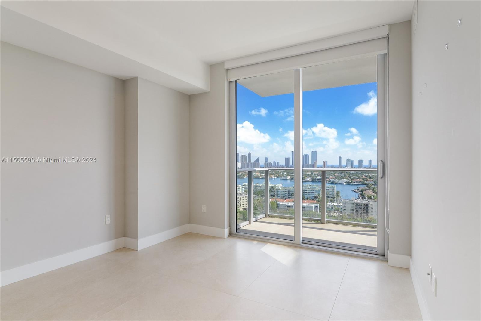 THE HARBOUR SOUTH CONDO - Residential