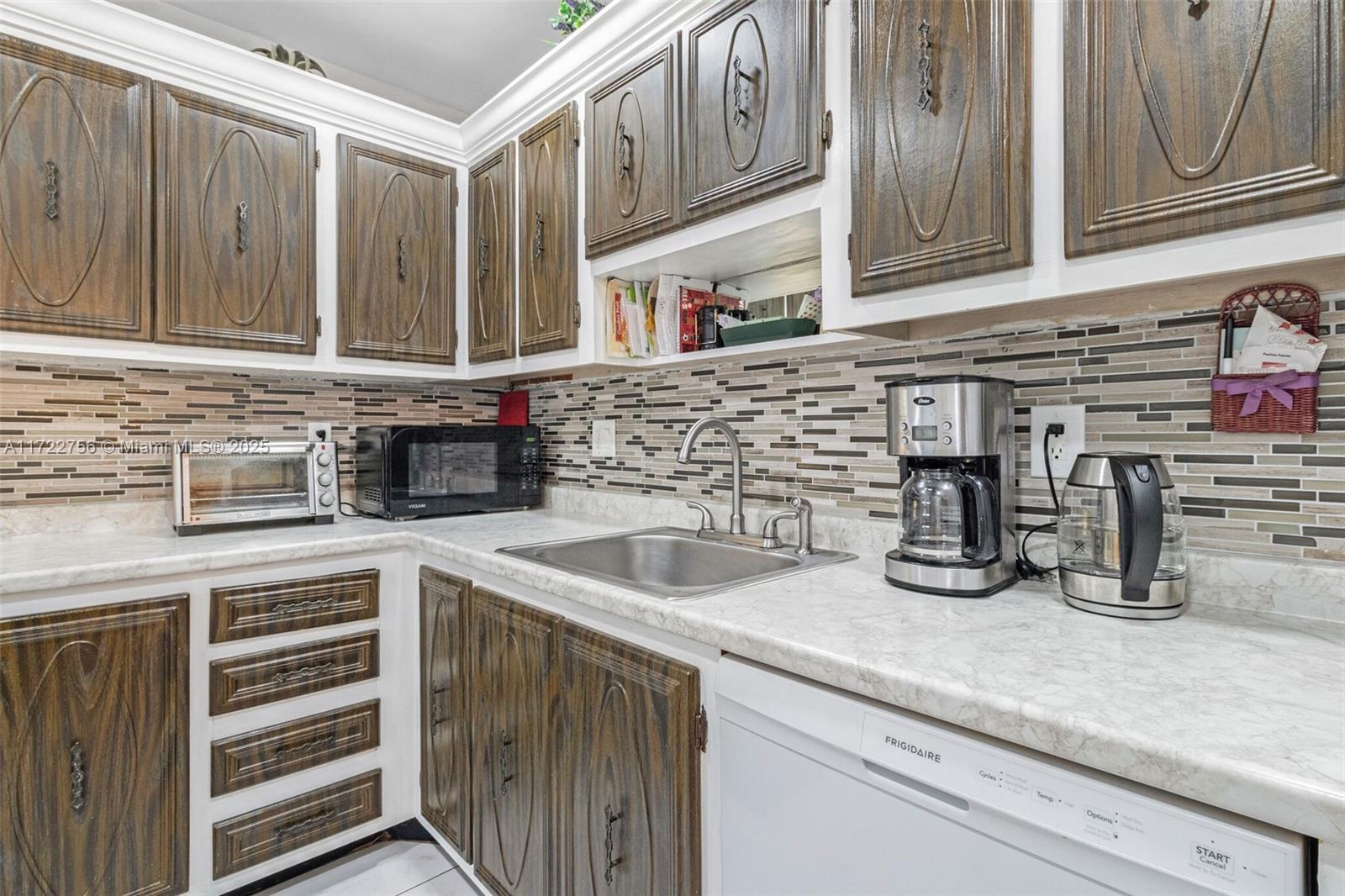 SAPPHIRE CONDO - Residential