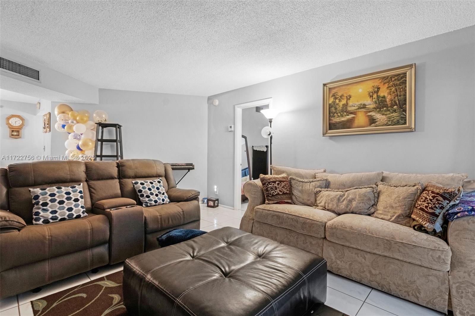 SAPPHIRE CONDO - Residential