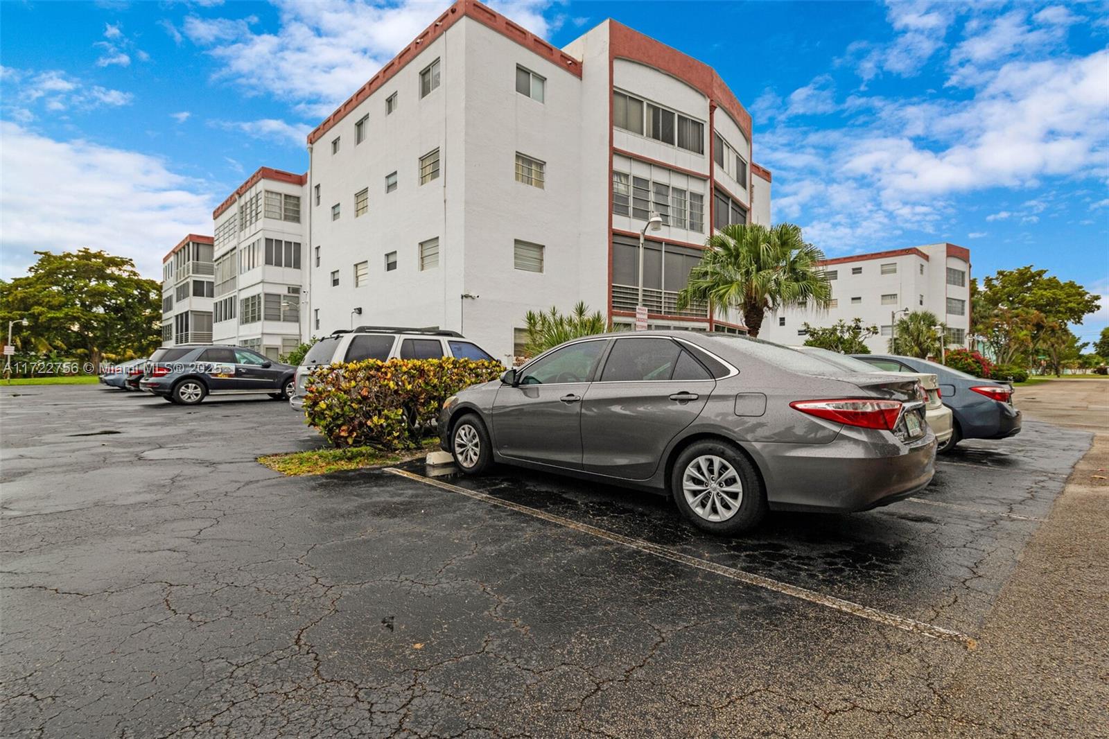 SAPPHIRE CONDO - Residential