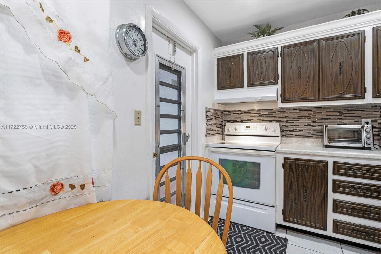 SAPPHIRE CONDO - Residential