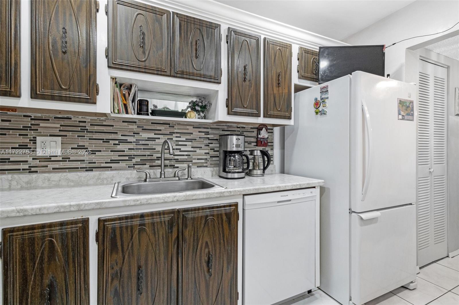 SAPPHIRE CONDO - Residential