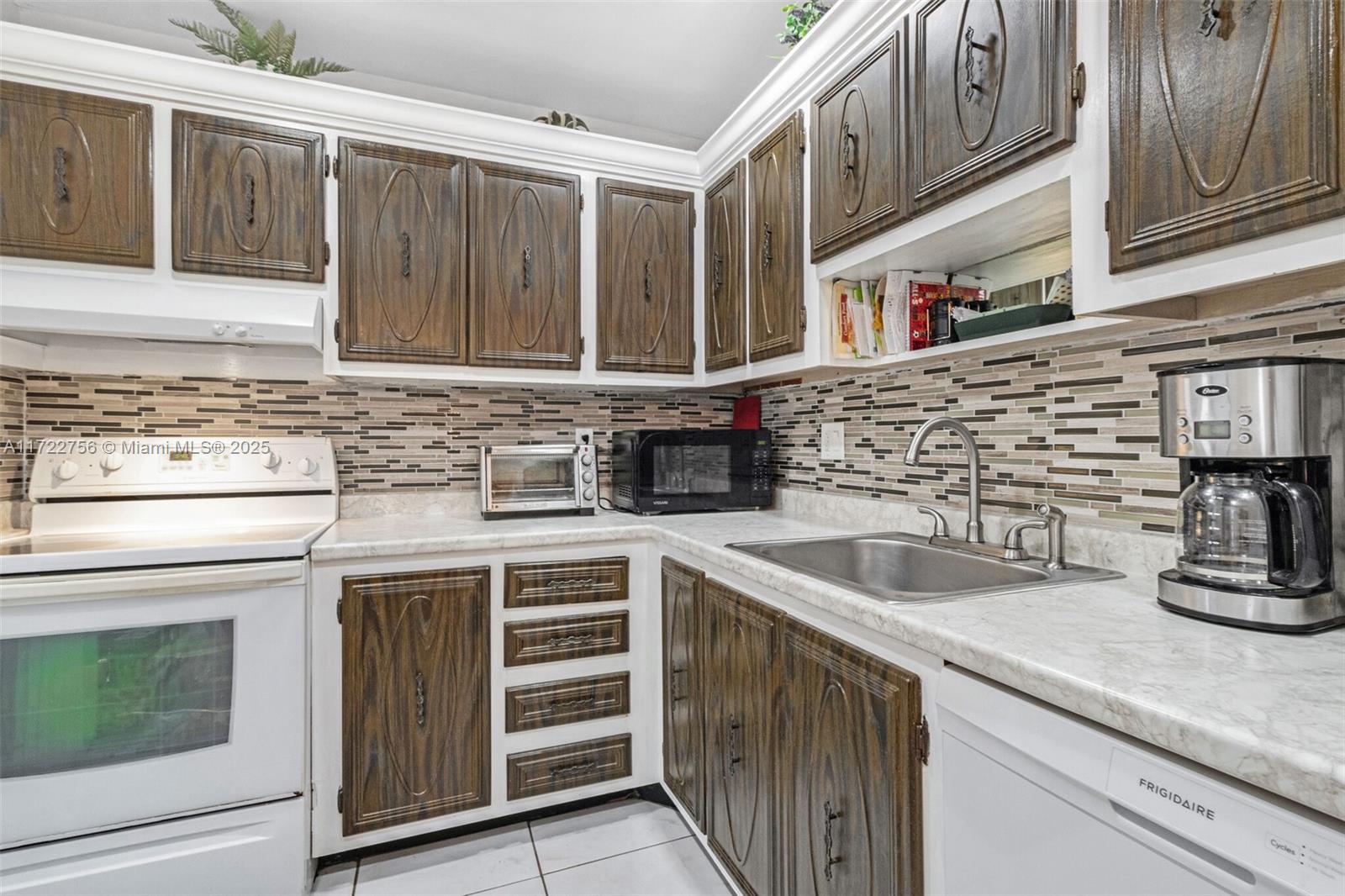 SAPPHIRE CONDO - Residential