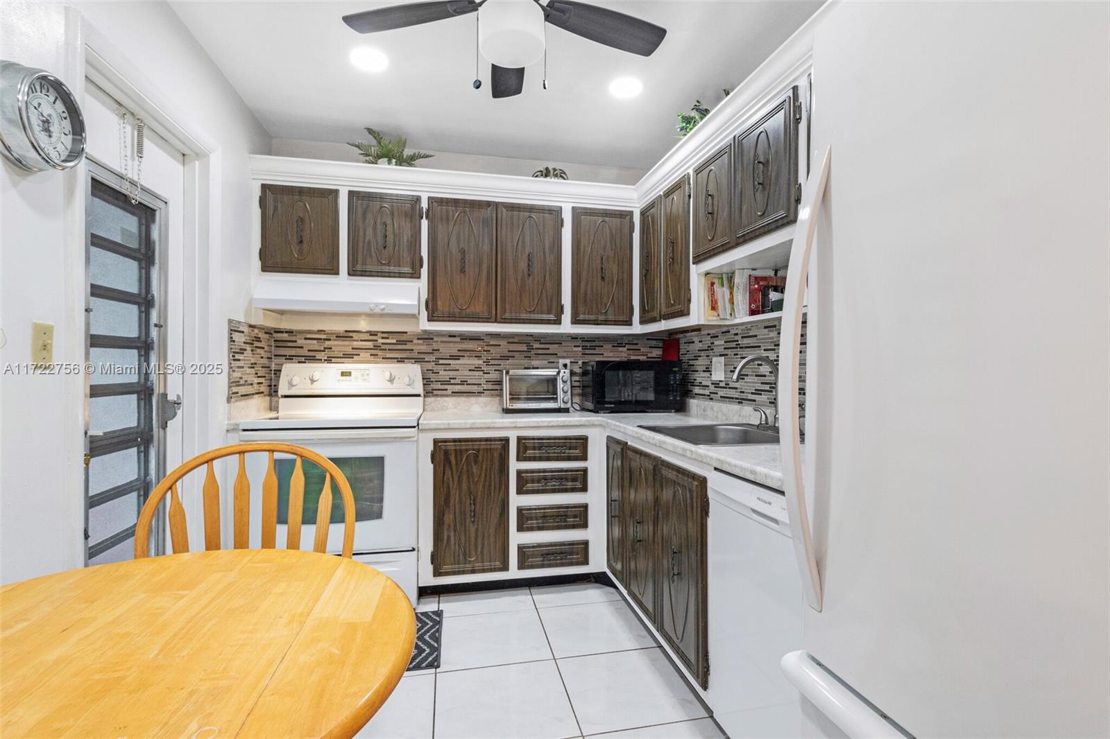 SAPPHIRE CONDO - Residential