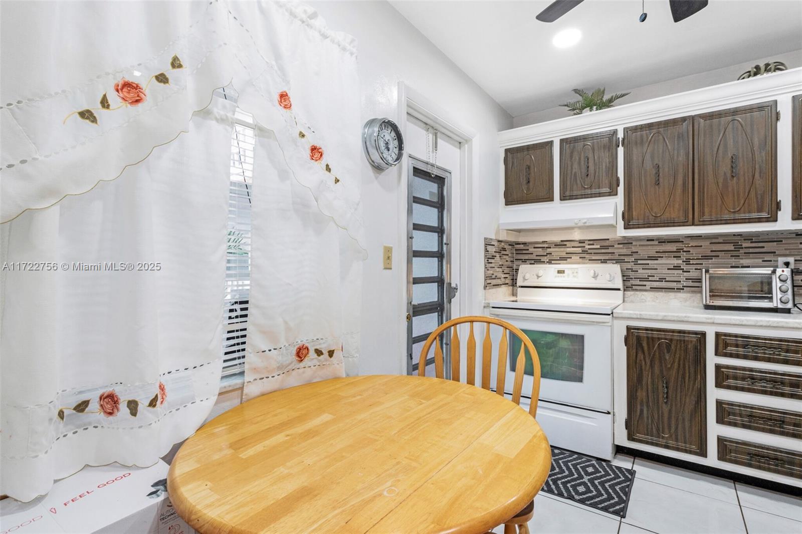 SAPPHIRE CONDO - Residential