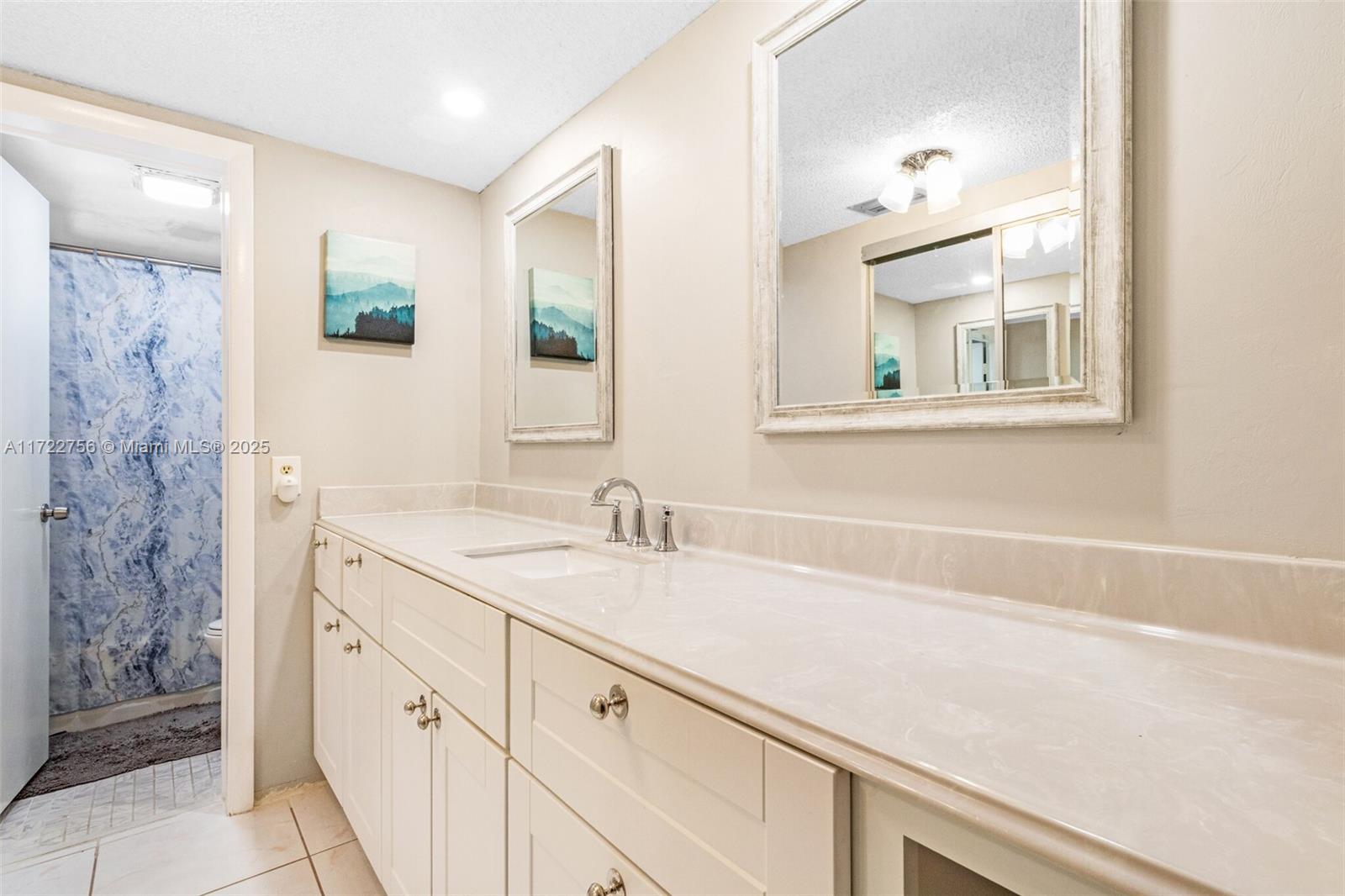 SAPPHIRE CONDO - Residential