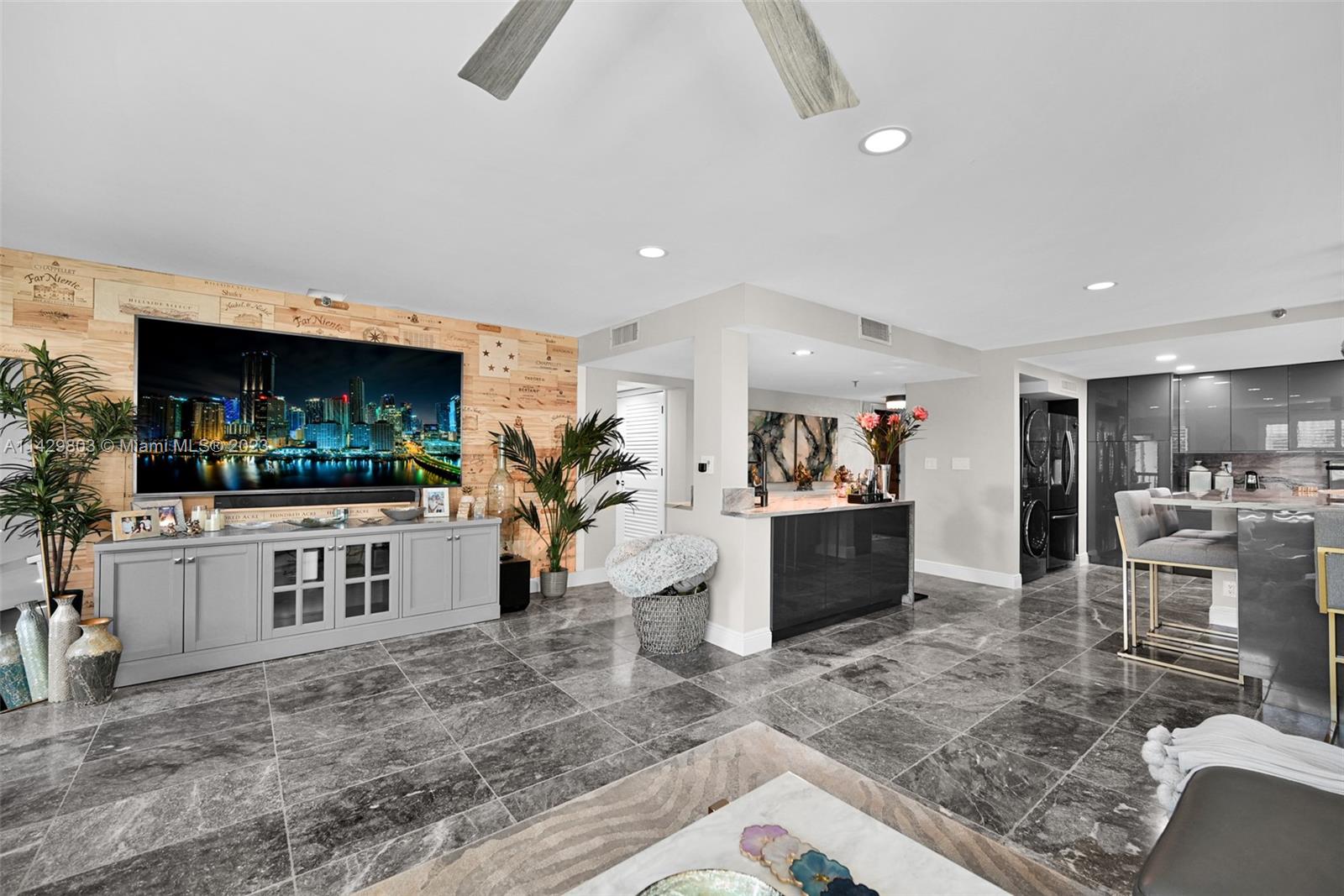 EVERGLADES OF NORTH PALM - Residential Lease