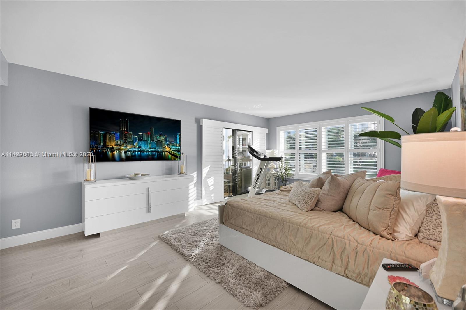EVERGLADES OF NORTH PALM - Residential Lease