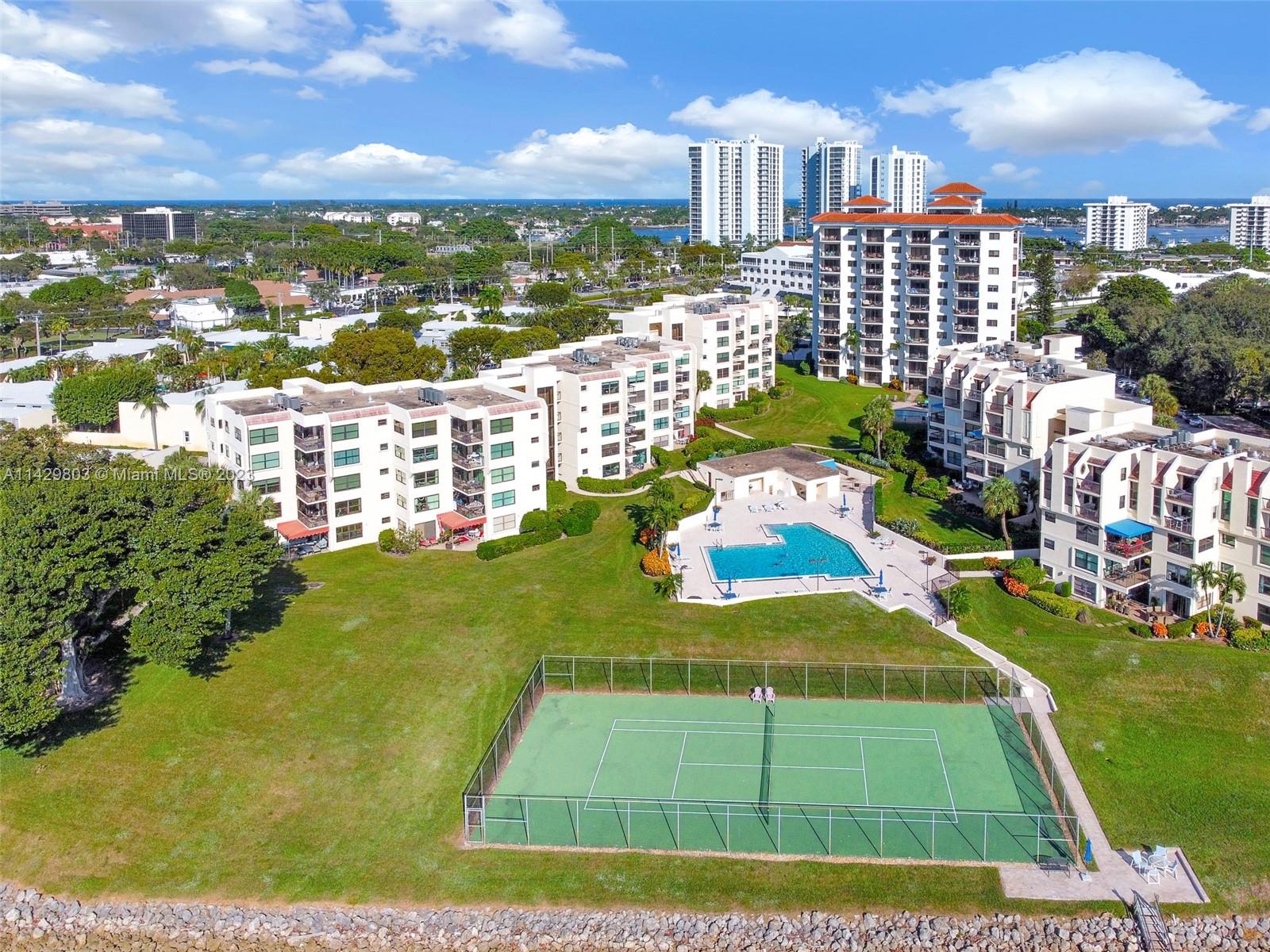 EVERGLADES OF NORTH PALM - Residential Lease
