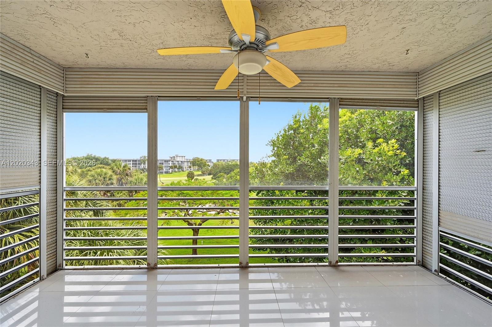 NO 113 PALM-AIRE COUNTRY - Residential