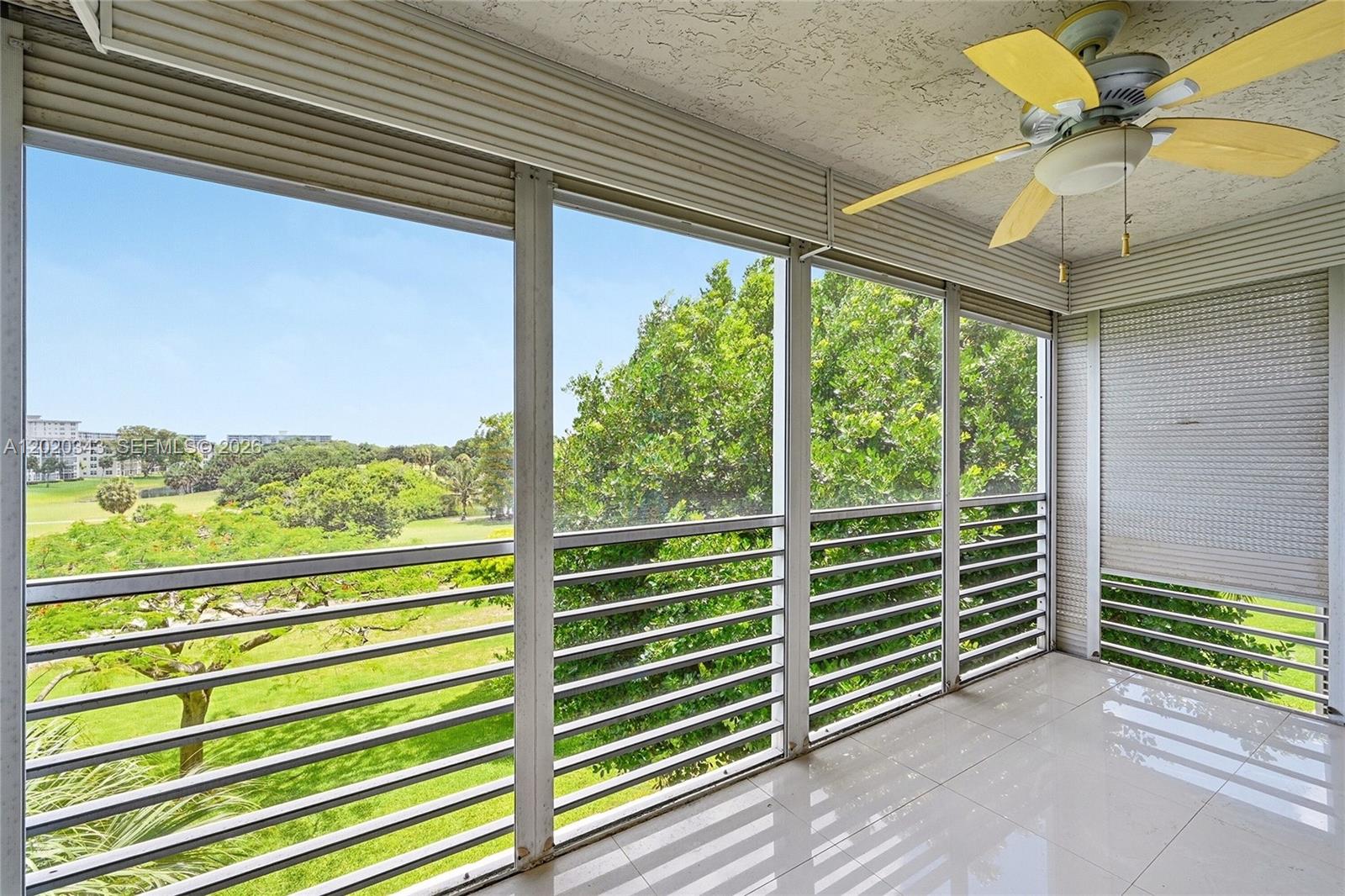 NO 113 PALM-AIRE COUNTRY - Residential