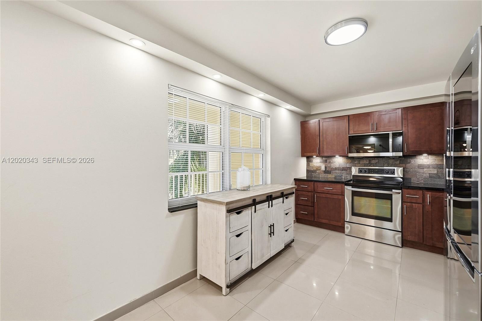 NO 113 PALM-AIRE COUNTRY - Residential