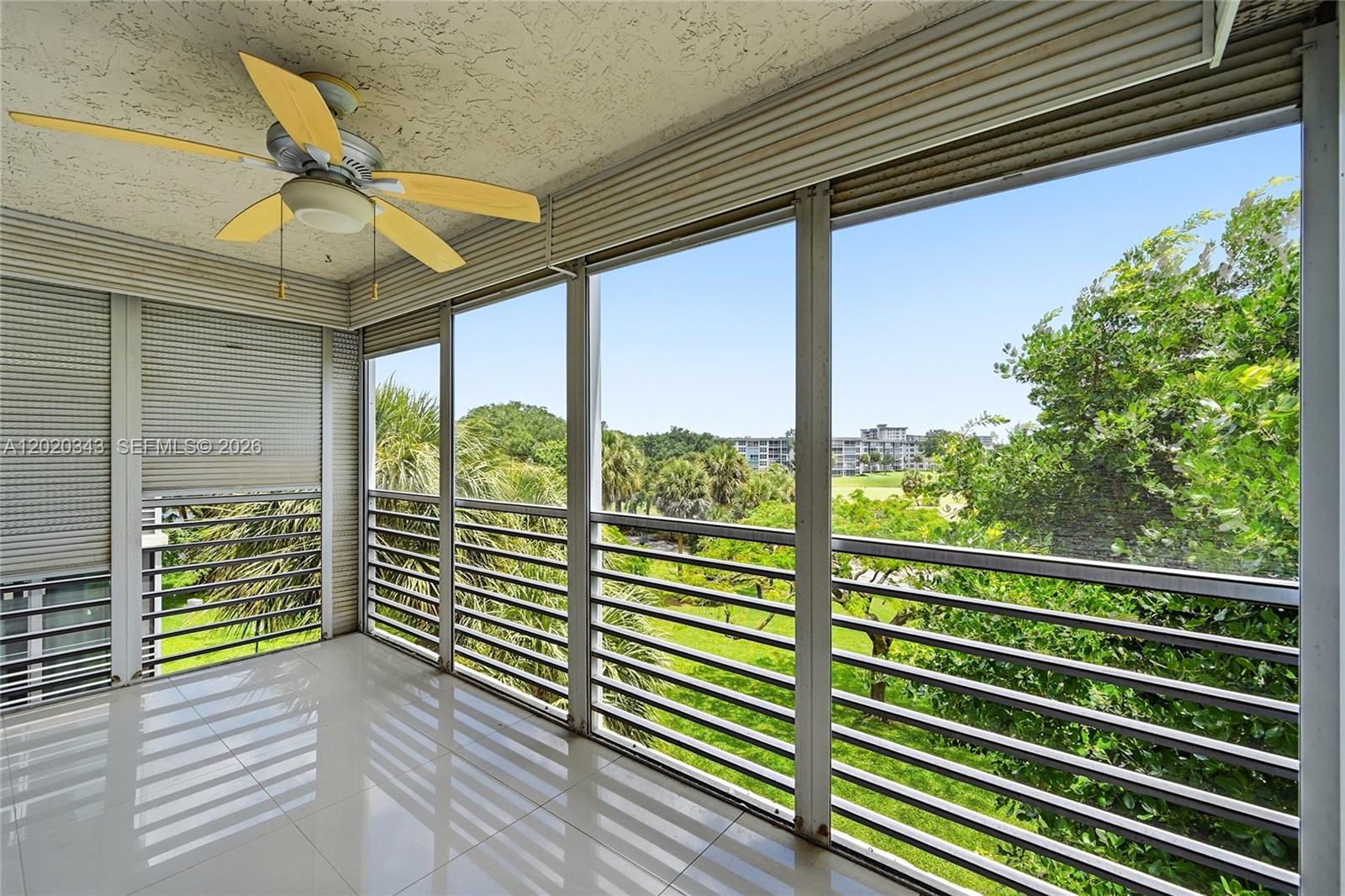 NO 113 PALM-AIRE COUNTRY - Residential