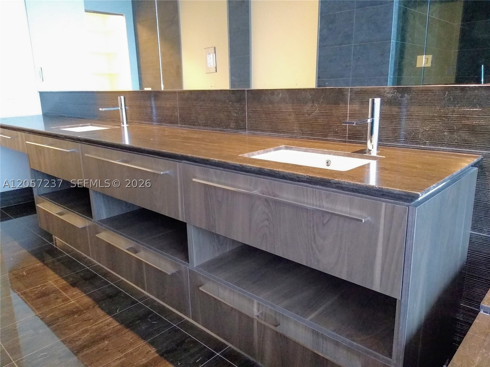 ONE PARAISO CONDO - Residential