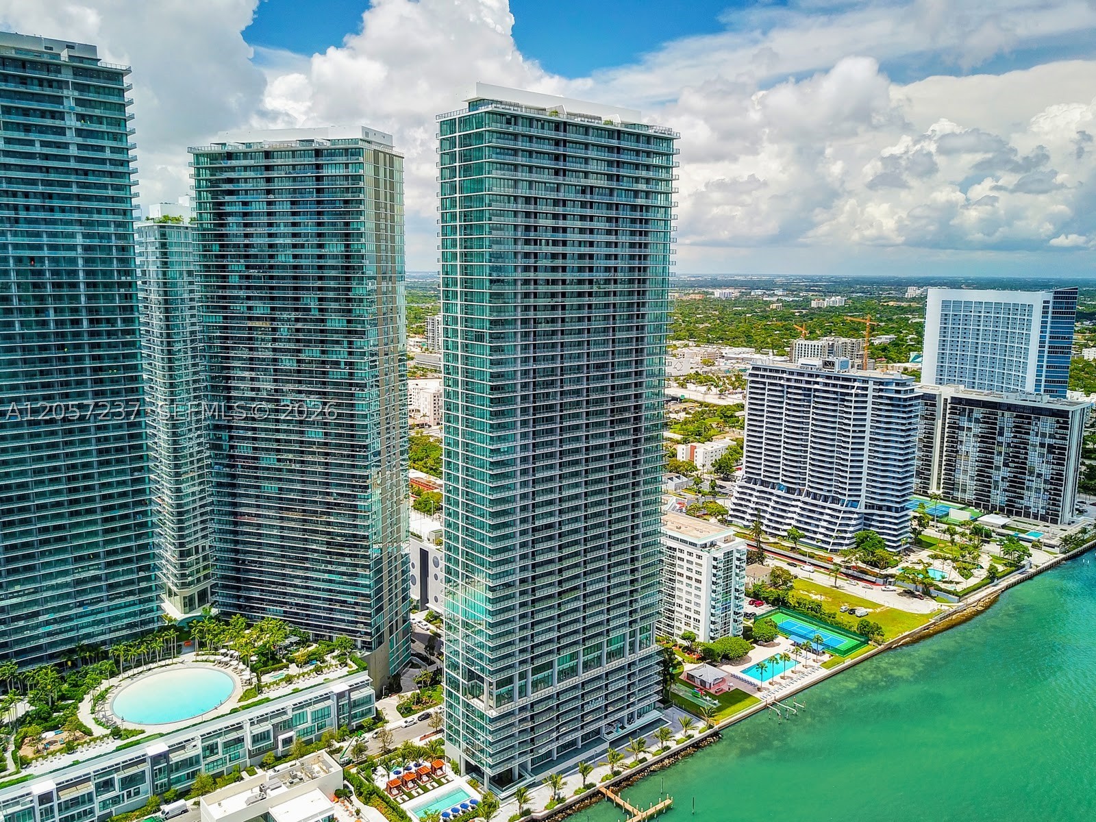 ONE PARAISO CONDO - Residential