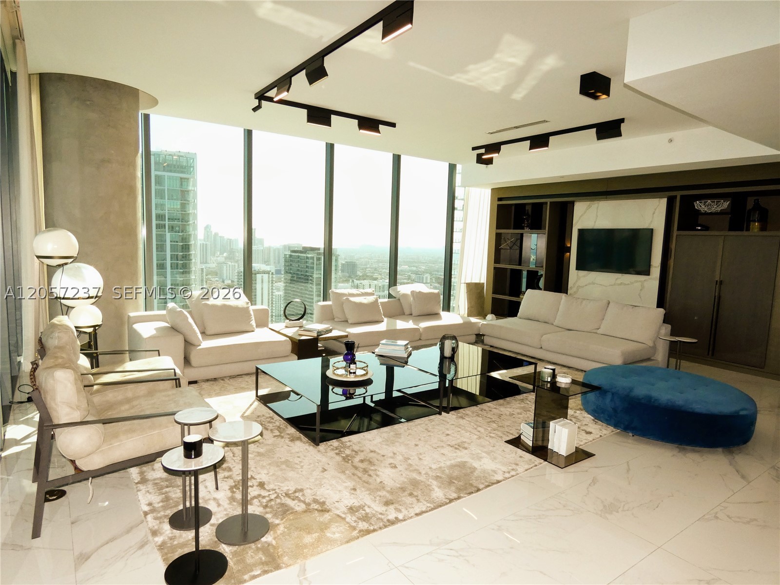ONE PARAISO CONDO - Residential
