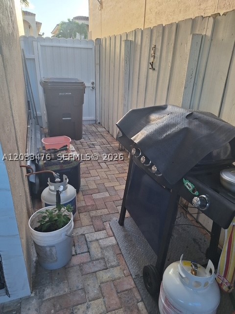 COLONIAL TOWNHOMES CONDO - Residential