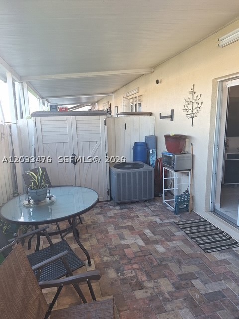 COLONIAL TOWNHOMES CONDO - Residential