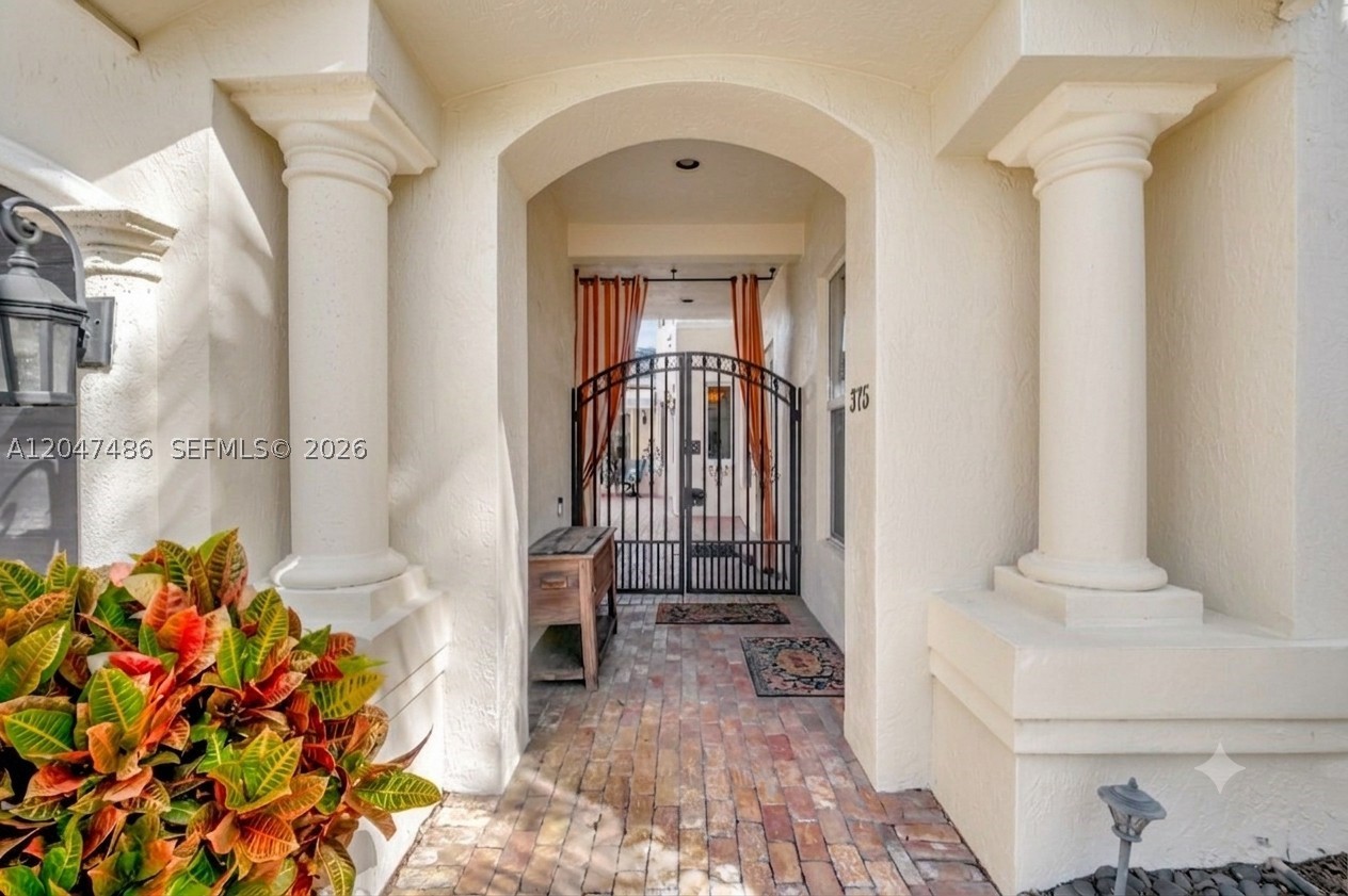ROYAL PALM FOREST - Residential