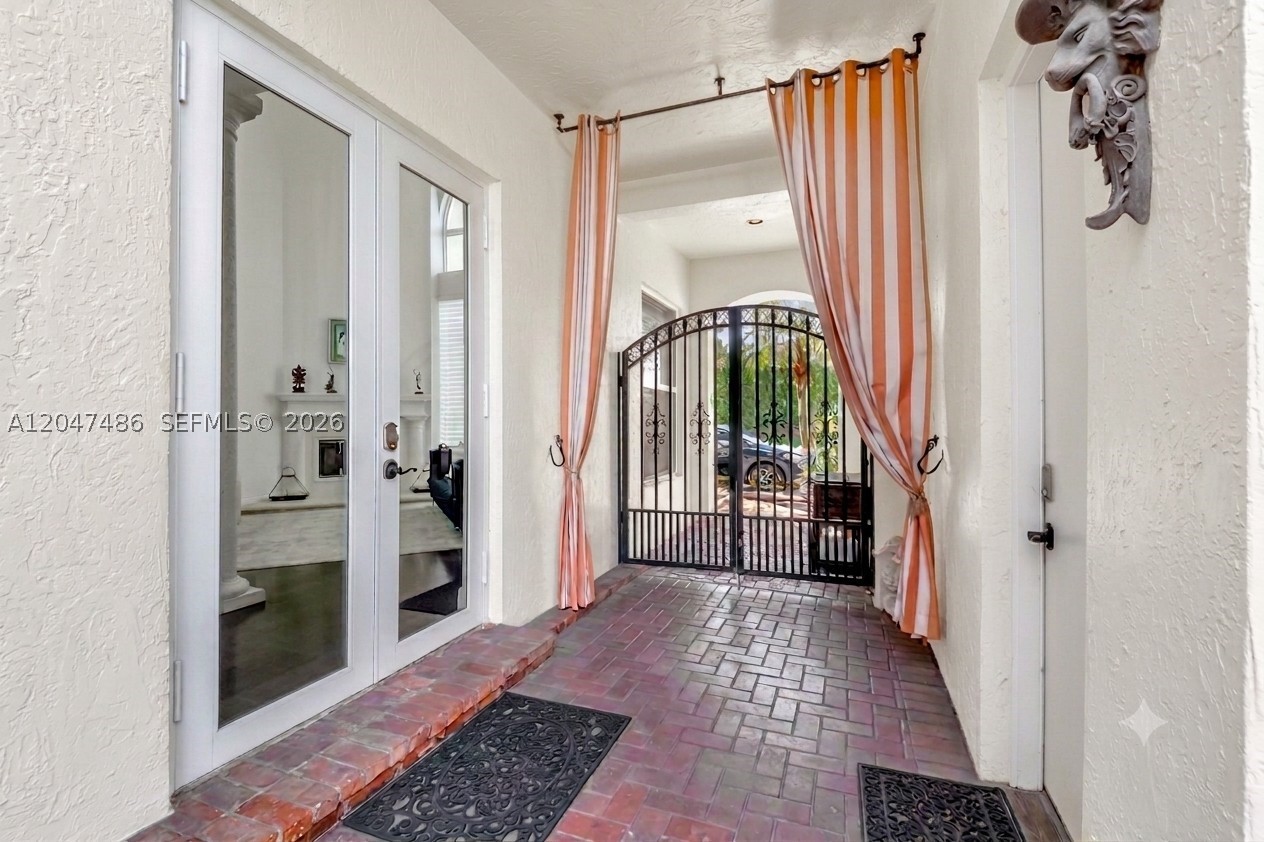 ROYAL PALM FOREST - Residential