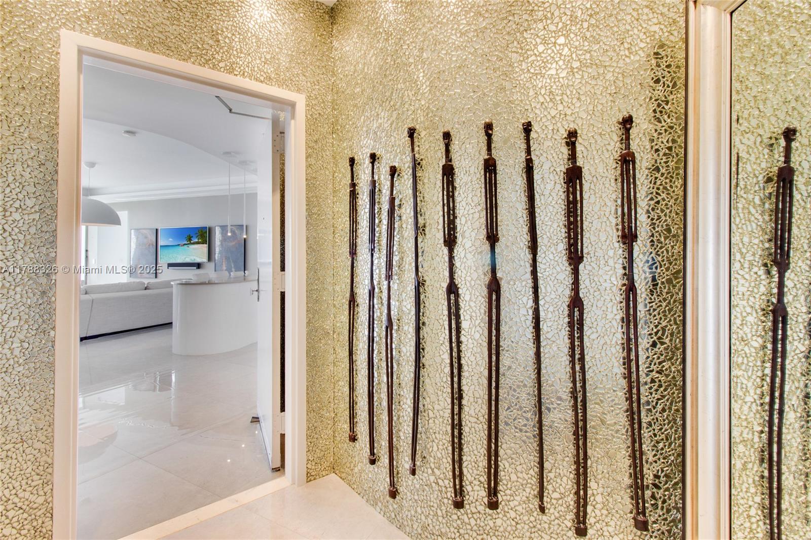 ICON CONDO - Residential