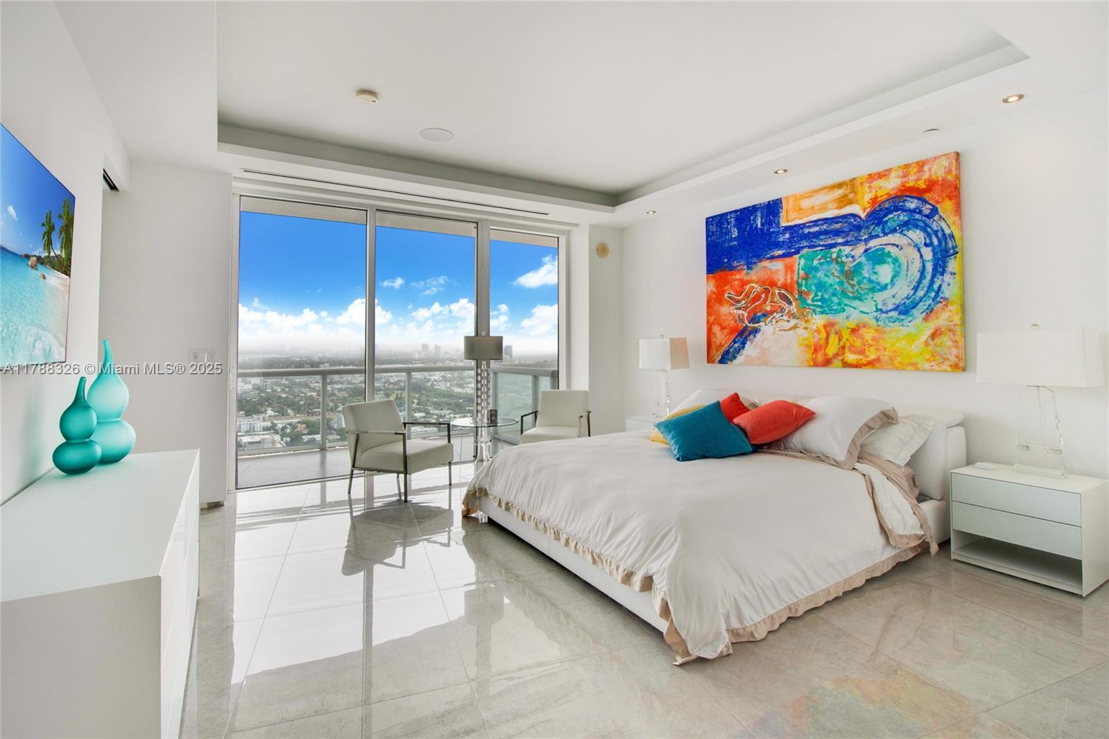 ICON CONDO - Residential