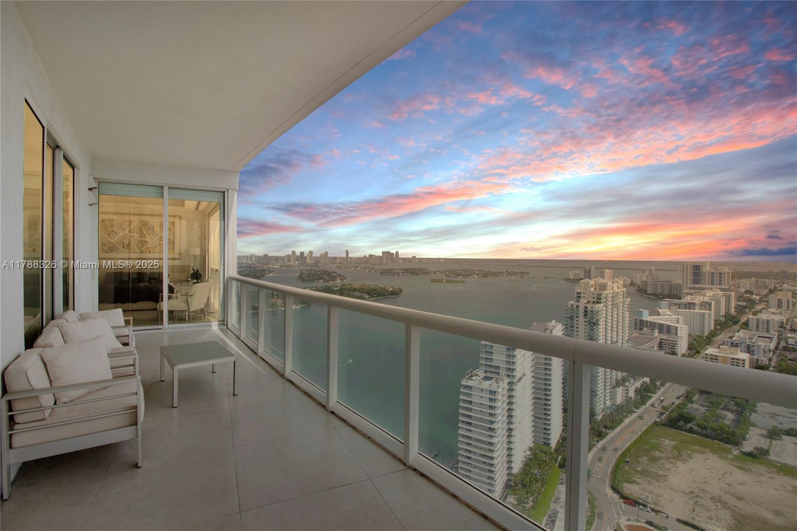 ICON CONDO - Residential