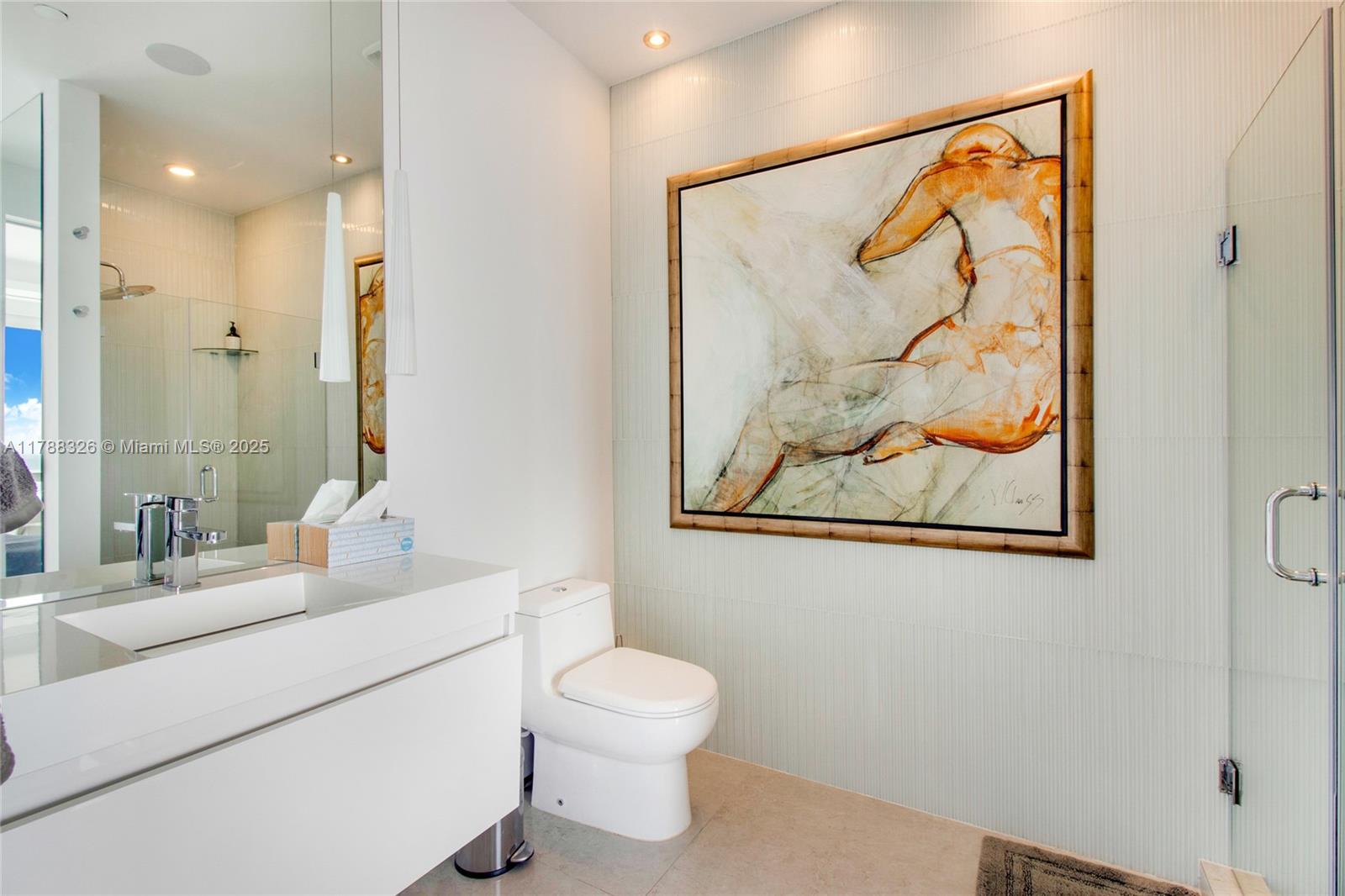 ICON CONDO - Residential