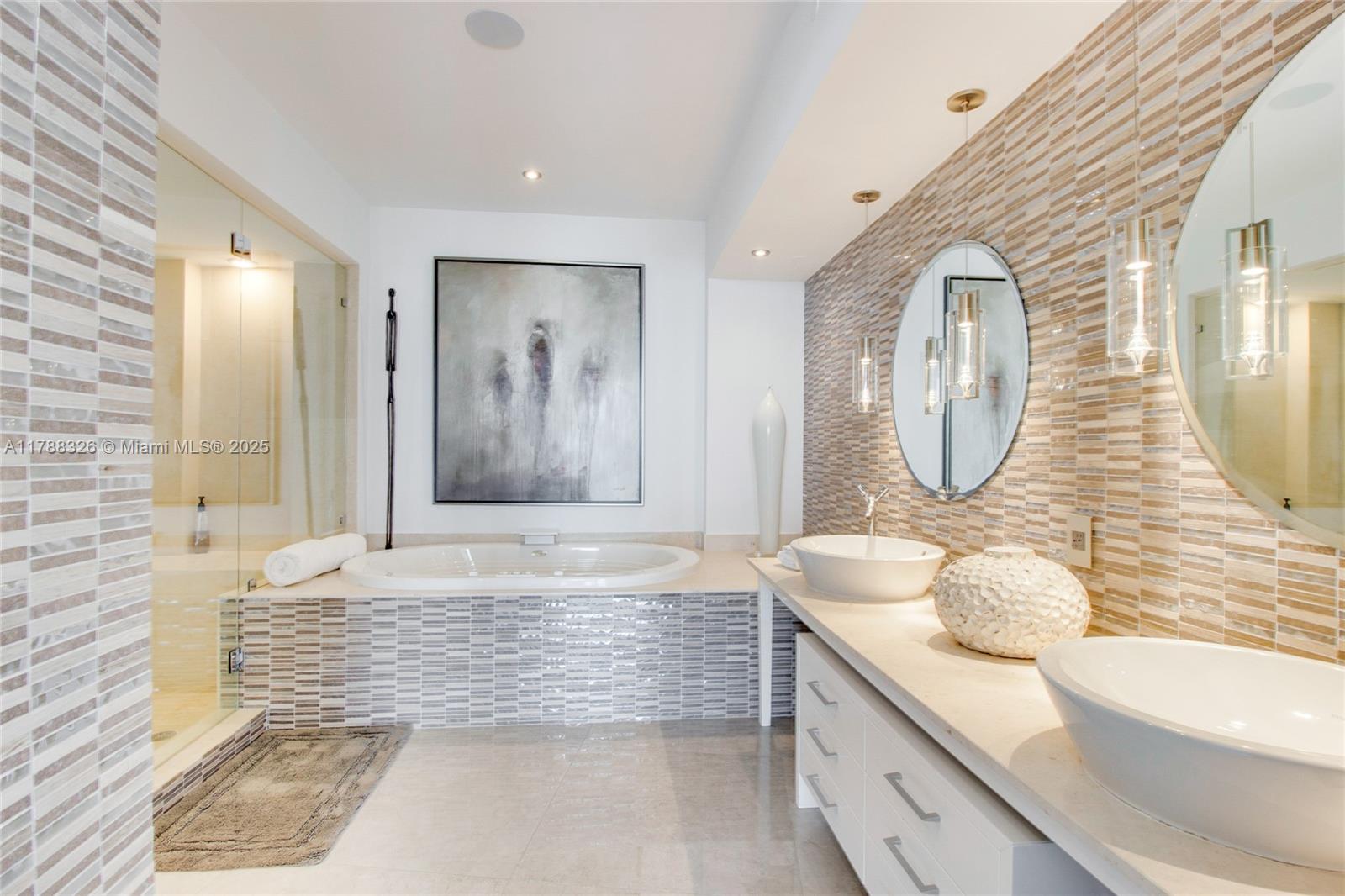 ICON CONDO - Residential