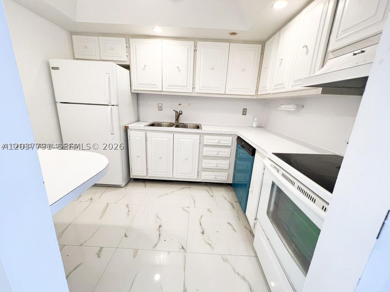 BAY COLONY CLUB CONDO - Residential Lease