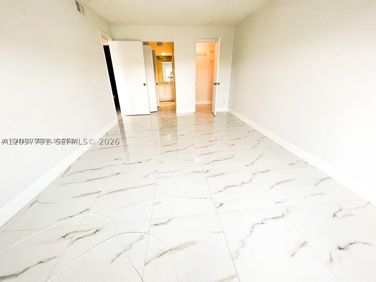 BAY COLONY CLUB CONDO - Residential Lease
