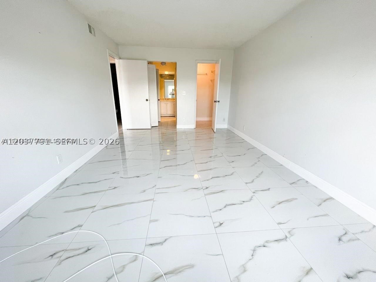 BAY COLONY CLUB CONDO - Residential Lease