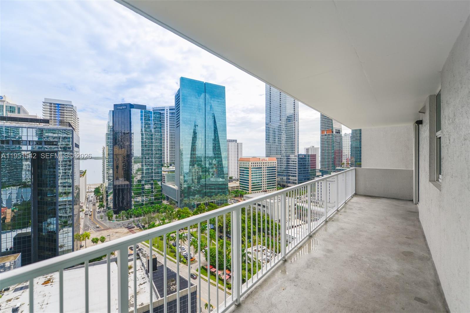 GREAT OPPORTUNITY 2/2 IN THE HEART OF BRICKELL. VERY QUIET BUILDING WITH ALL AMENITIES. WLKING DISTNCE TO EVERYWHERE.