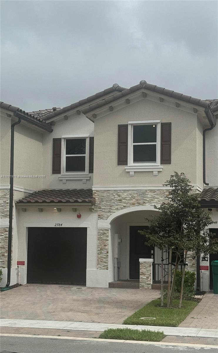 Welcome to this brand-new townhouse, featuring 3 spacious bedrooms and 2.5 bathrooms. Ideally located near shopping centers, supermarkets, and restaurants, it offers modern design, sleek finishes.