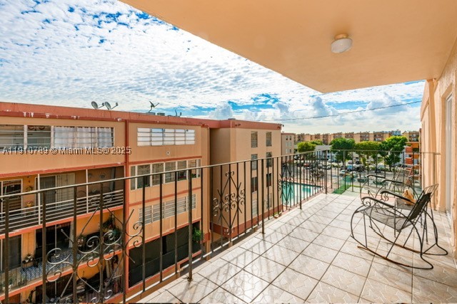 PALM-EAST GARDENS CONDO - Residential