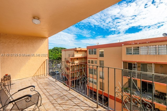 PALM-EAST GARDENS CONDO - Residential