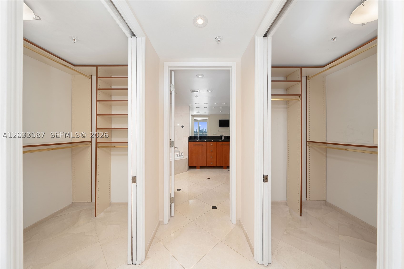 SUNSET HARBOUR NORTH COND - Residential