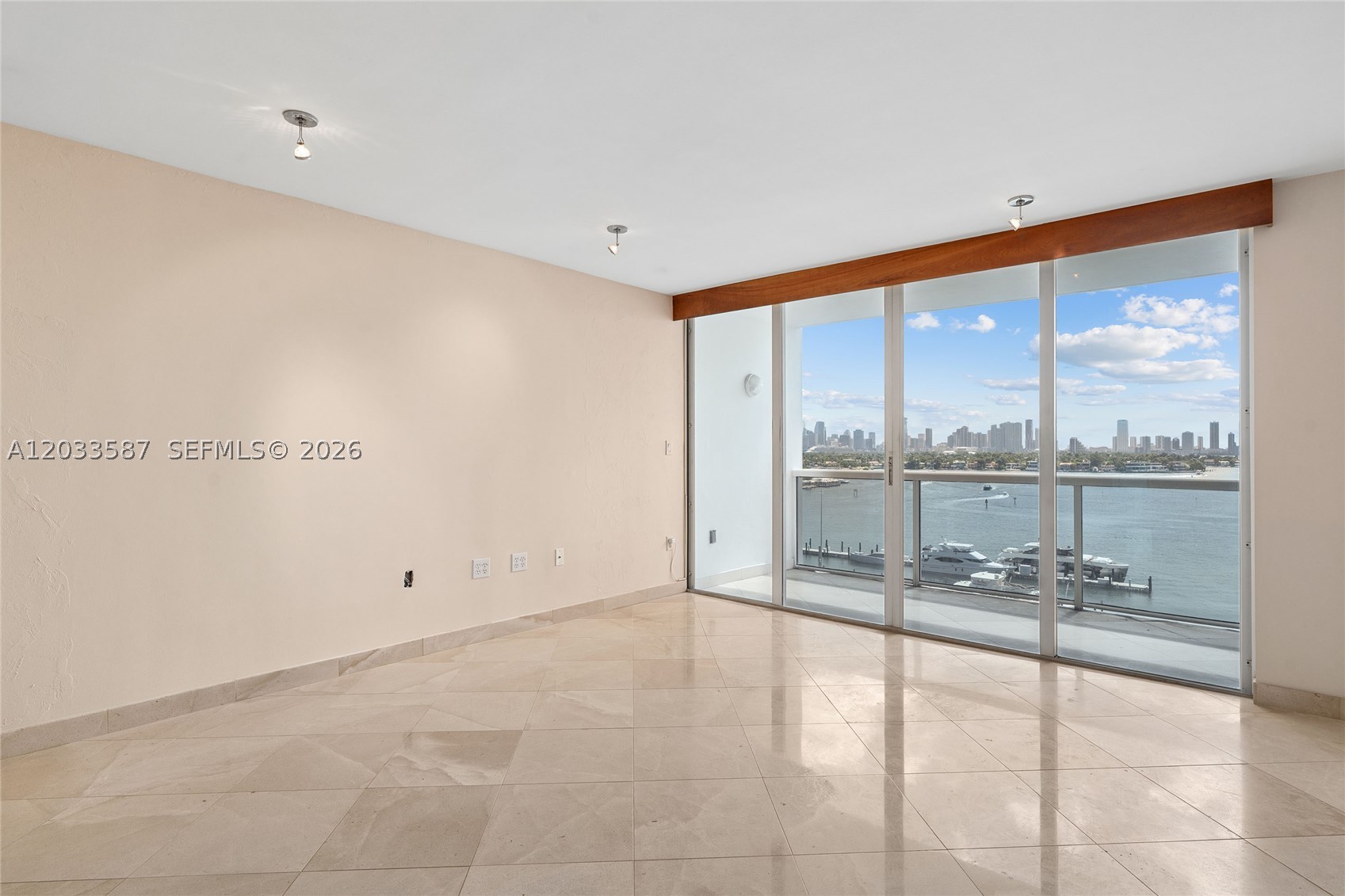 SUNSET HARBOUR NORTH COND - Residential