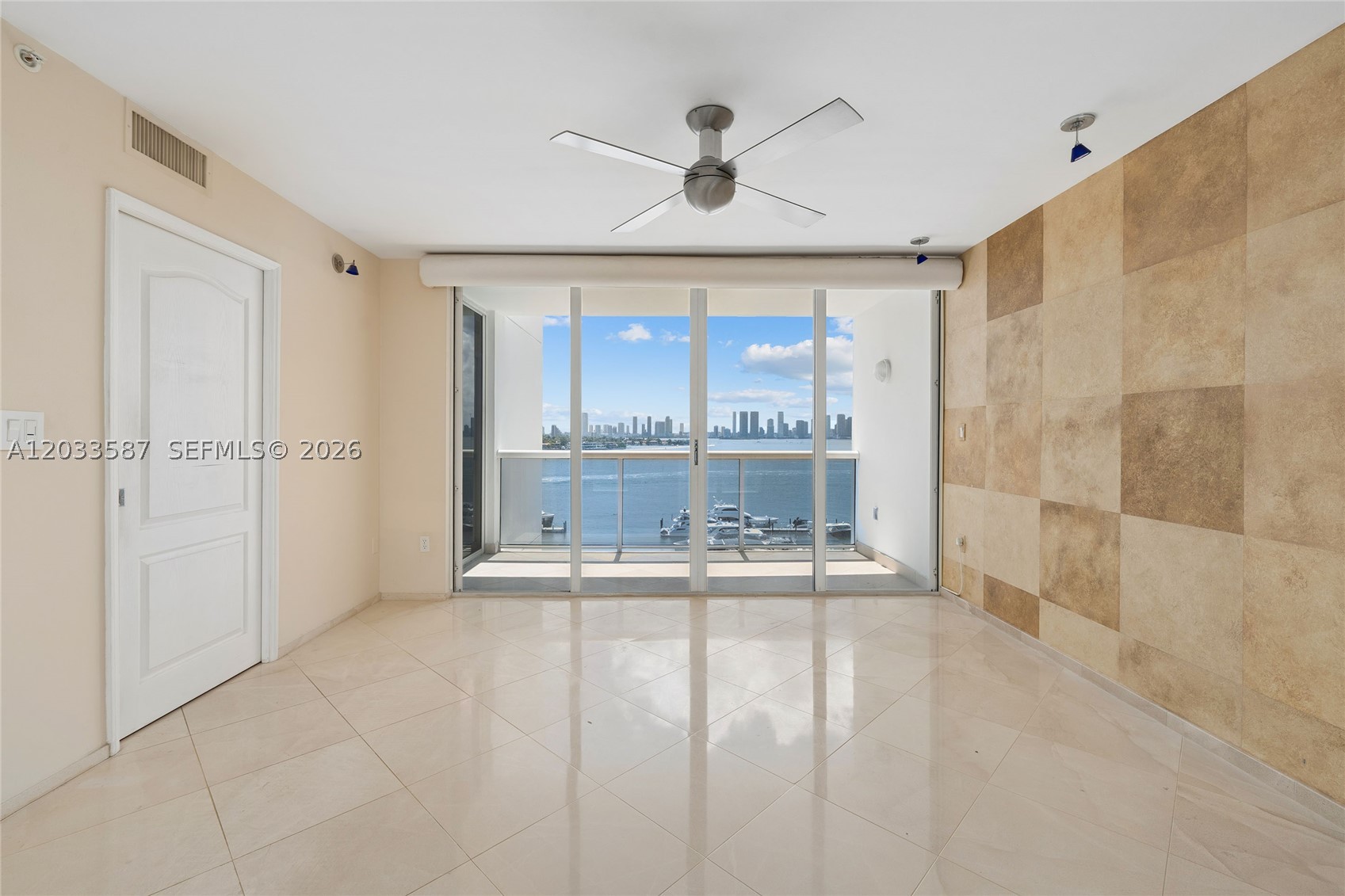 SUNSET HARBOUR NORTH COND - Residential