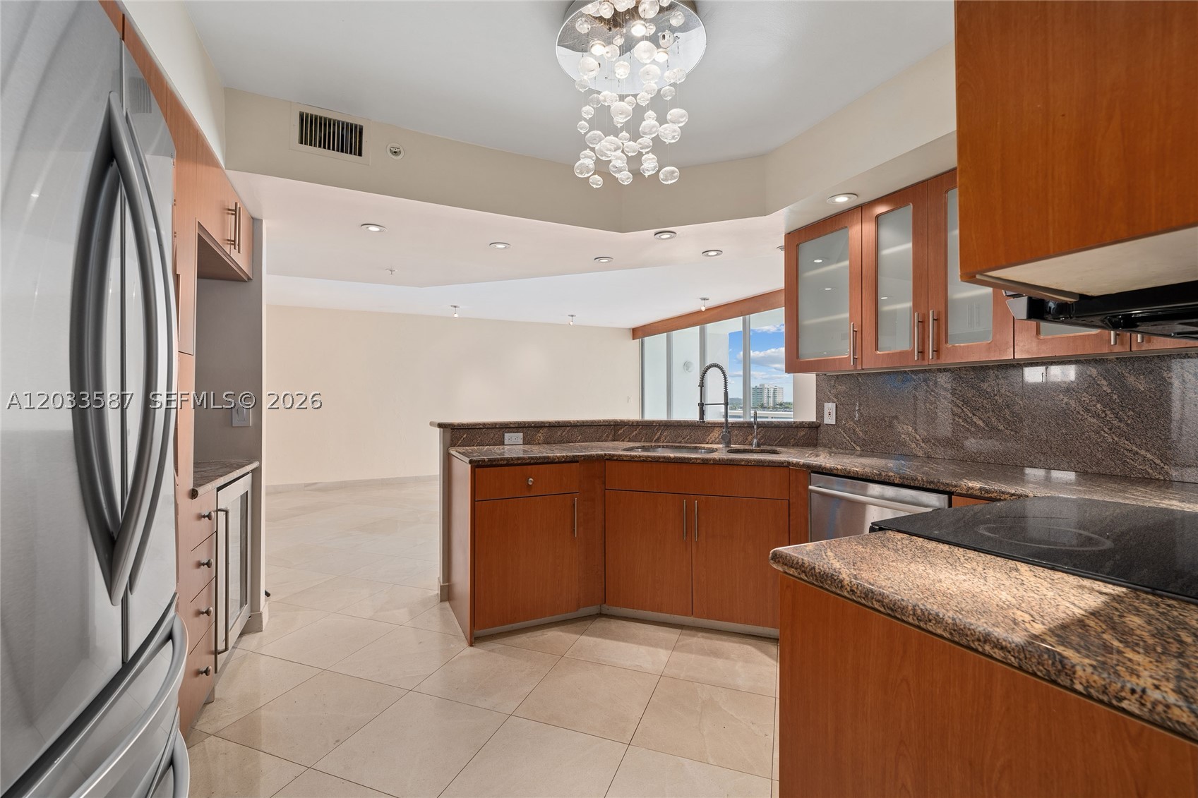 SUNSET HARBOUR NORTH COND - Residential