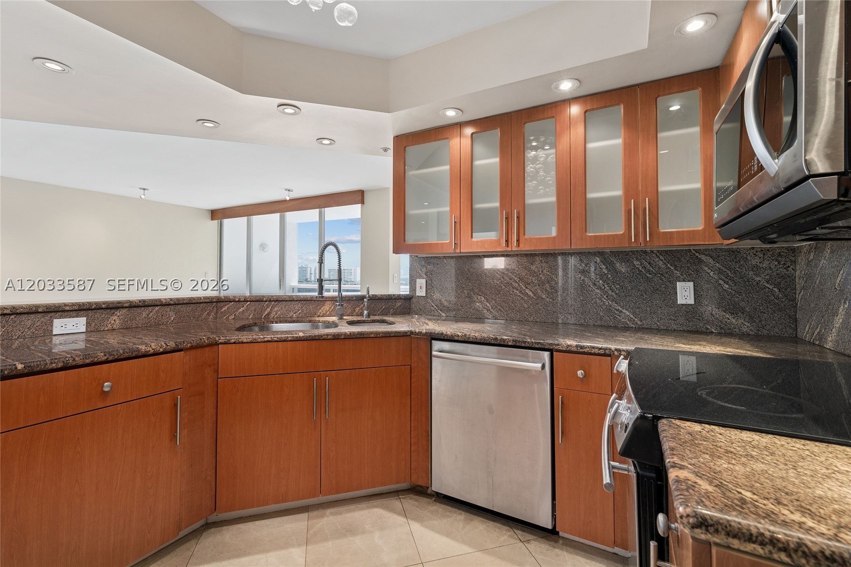 SUNSET HARBOUR NORTH COND - Residential