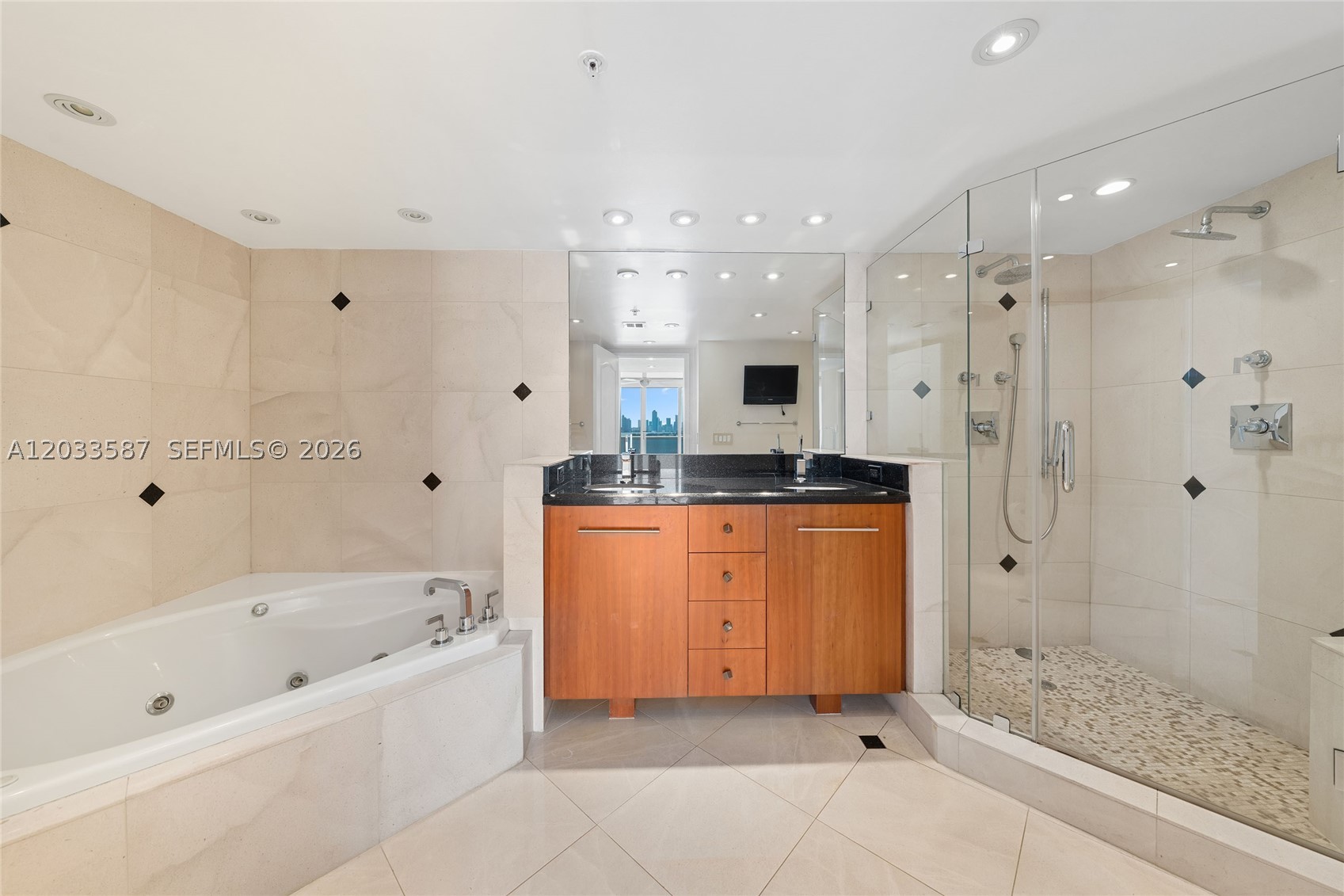 SUNSET HARBOUR NORTH COND - Residential