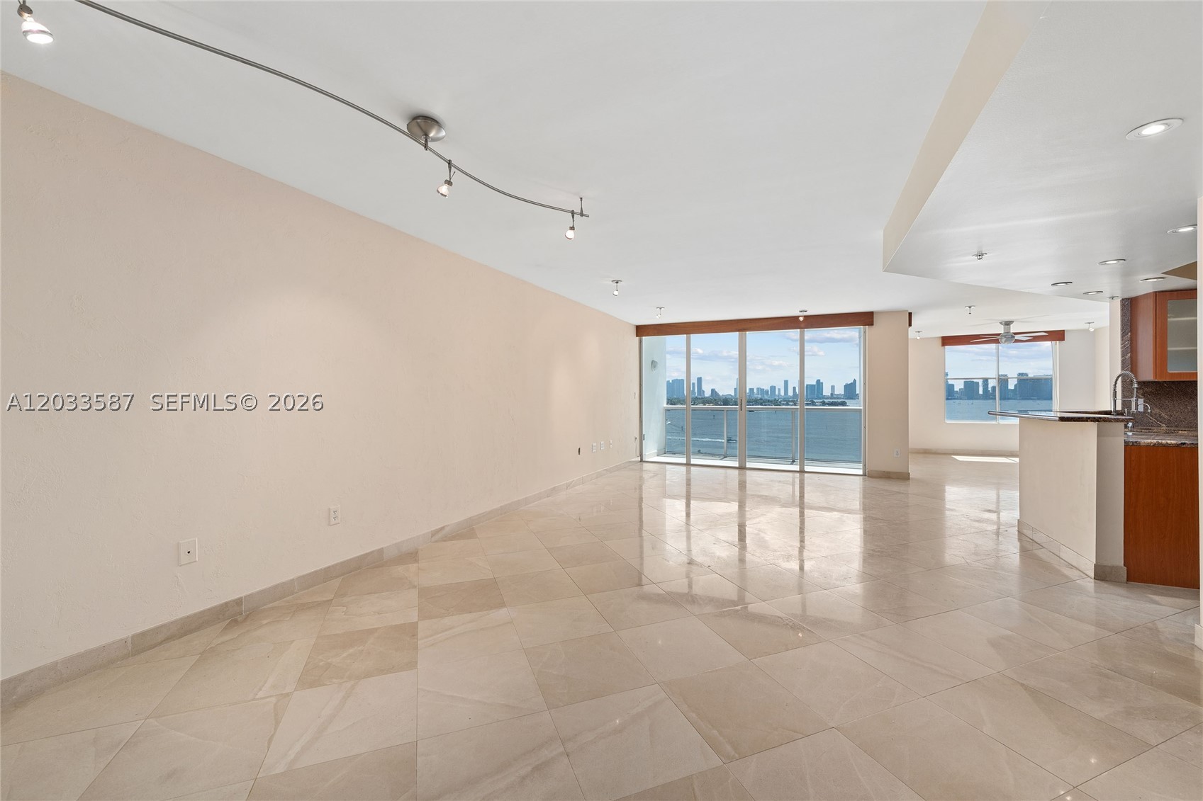 SUNSET HARBOUR NORTH COND - Residential