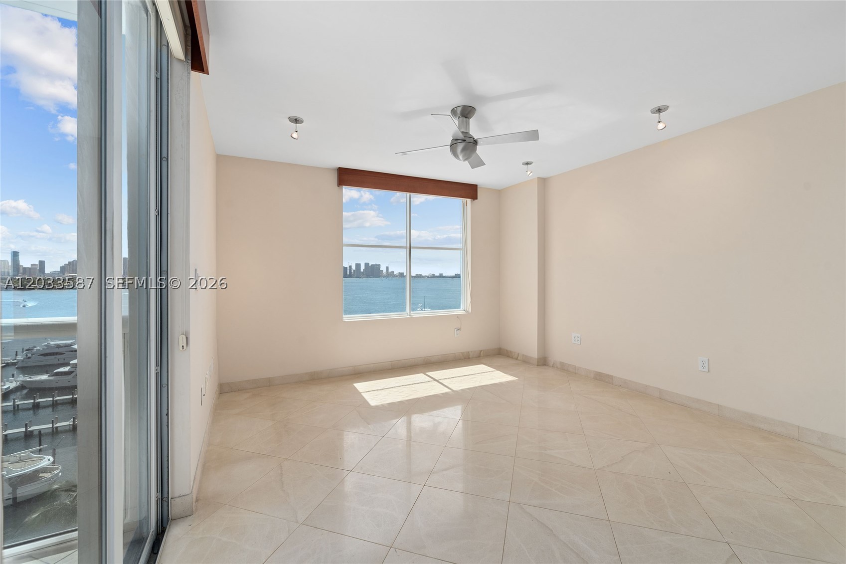 SUNSET HARBOUR NORTH COND - Residential