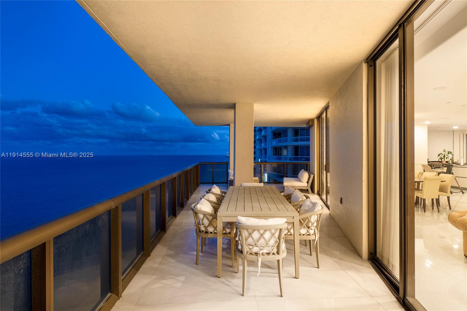 SAYAN CONDO - Residential