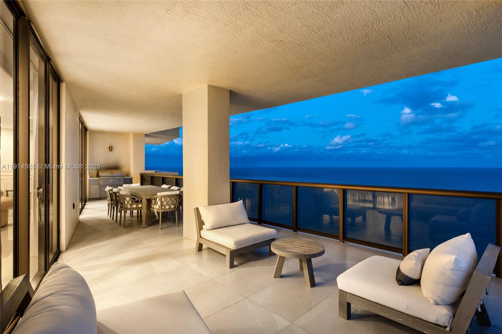 SAYAN CONDO - Residential