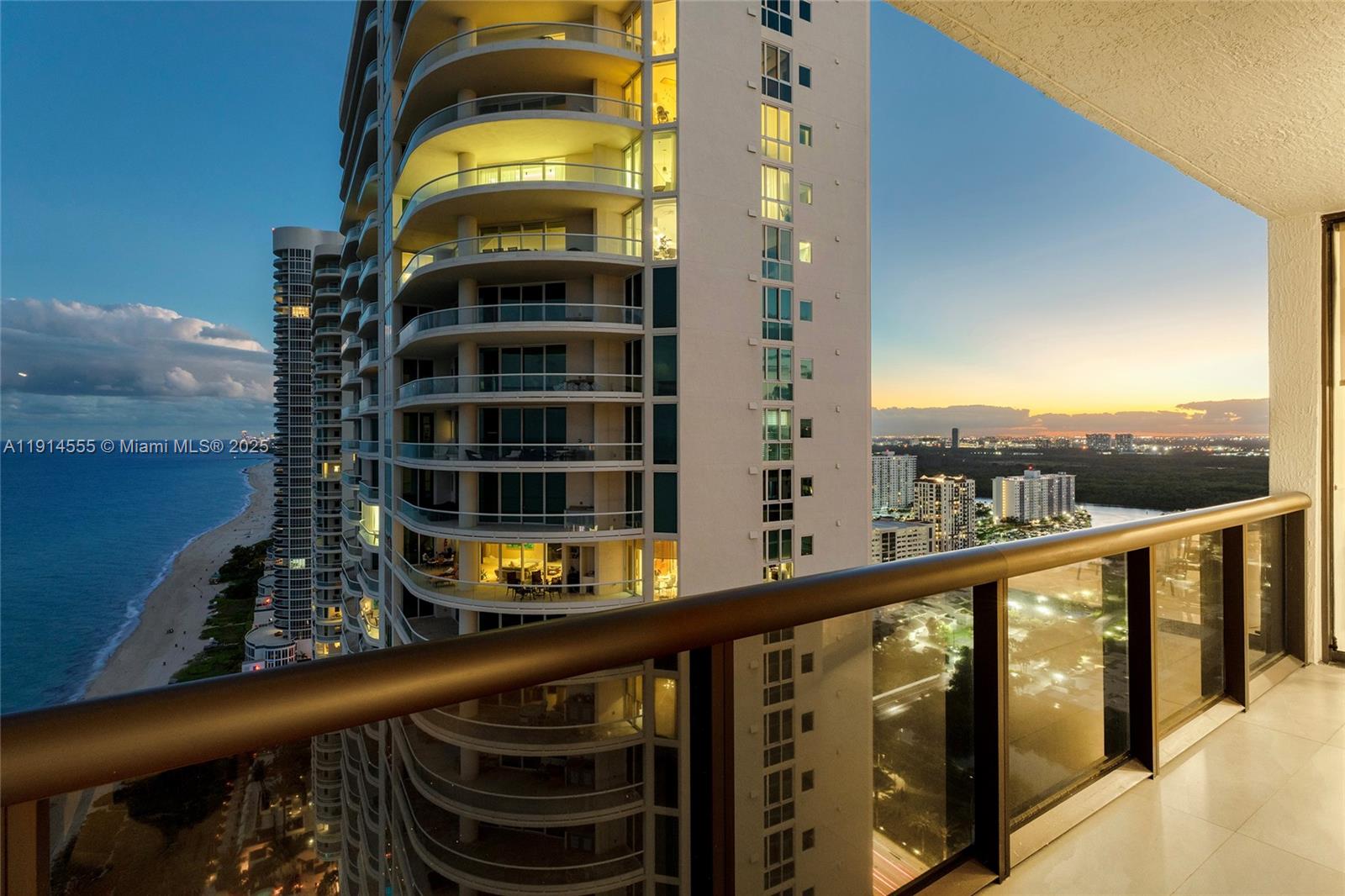 SAYAN CONDO - Residential