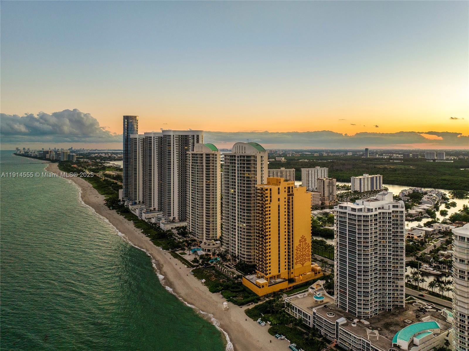 SAYAN CONDO - Residential