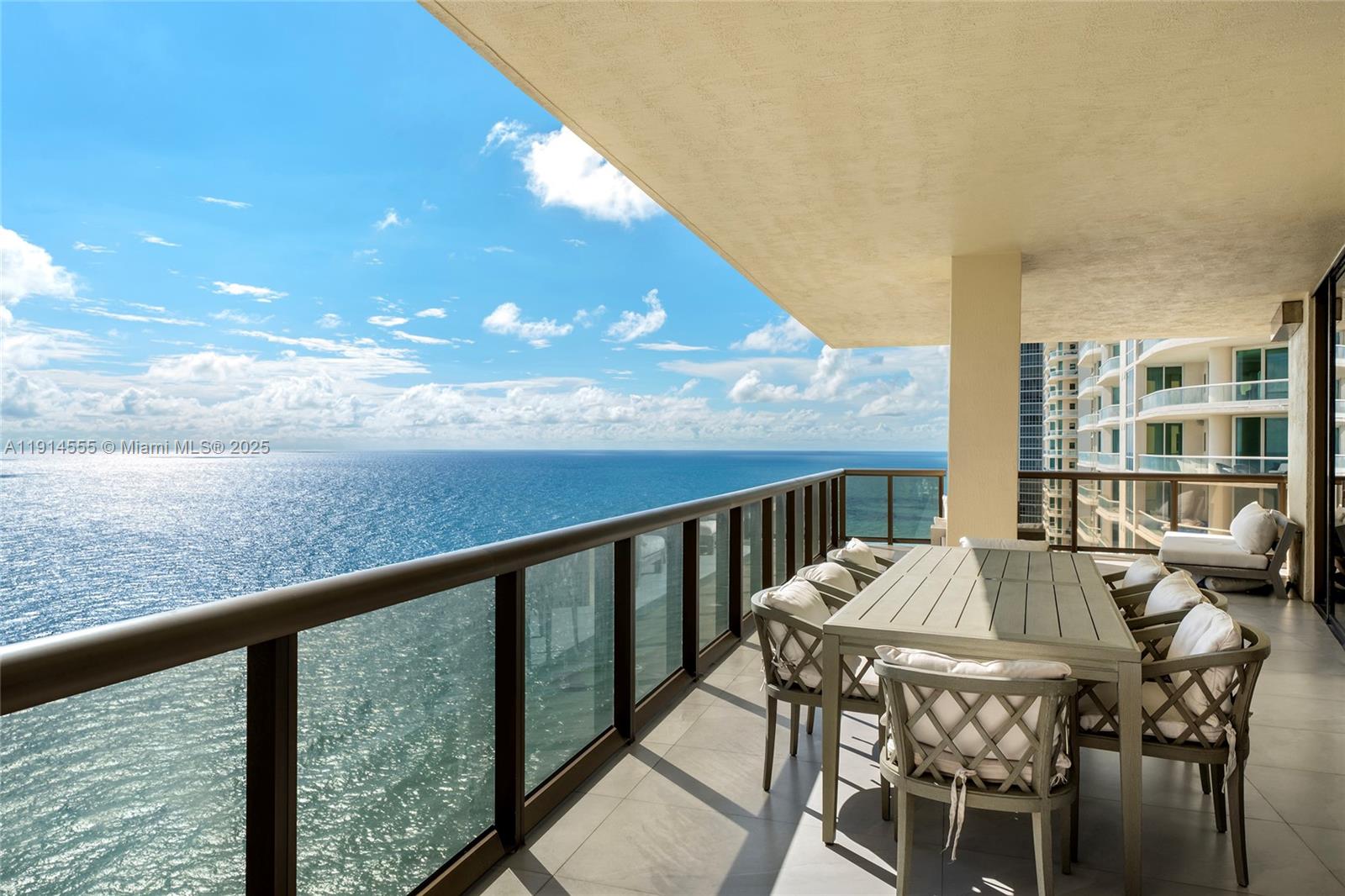 SAYAN CONDO - Residential